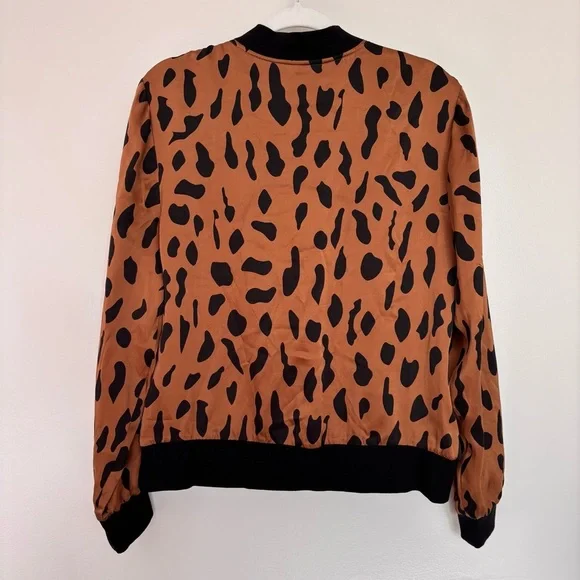 New! L’AGENCE Ollie Cheetah Silk Bomber Jacket Leopard Camel/Black Size Large - Picture 13 of 16